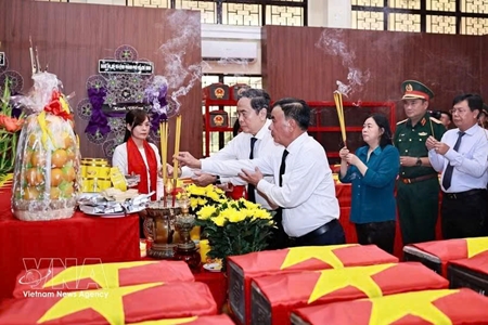 N.A. Chairman pays tribute to fallen heroes in Ho Chi Minh City